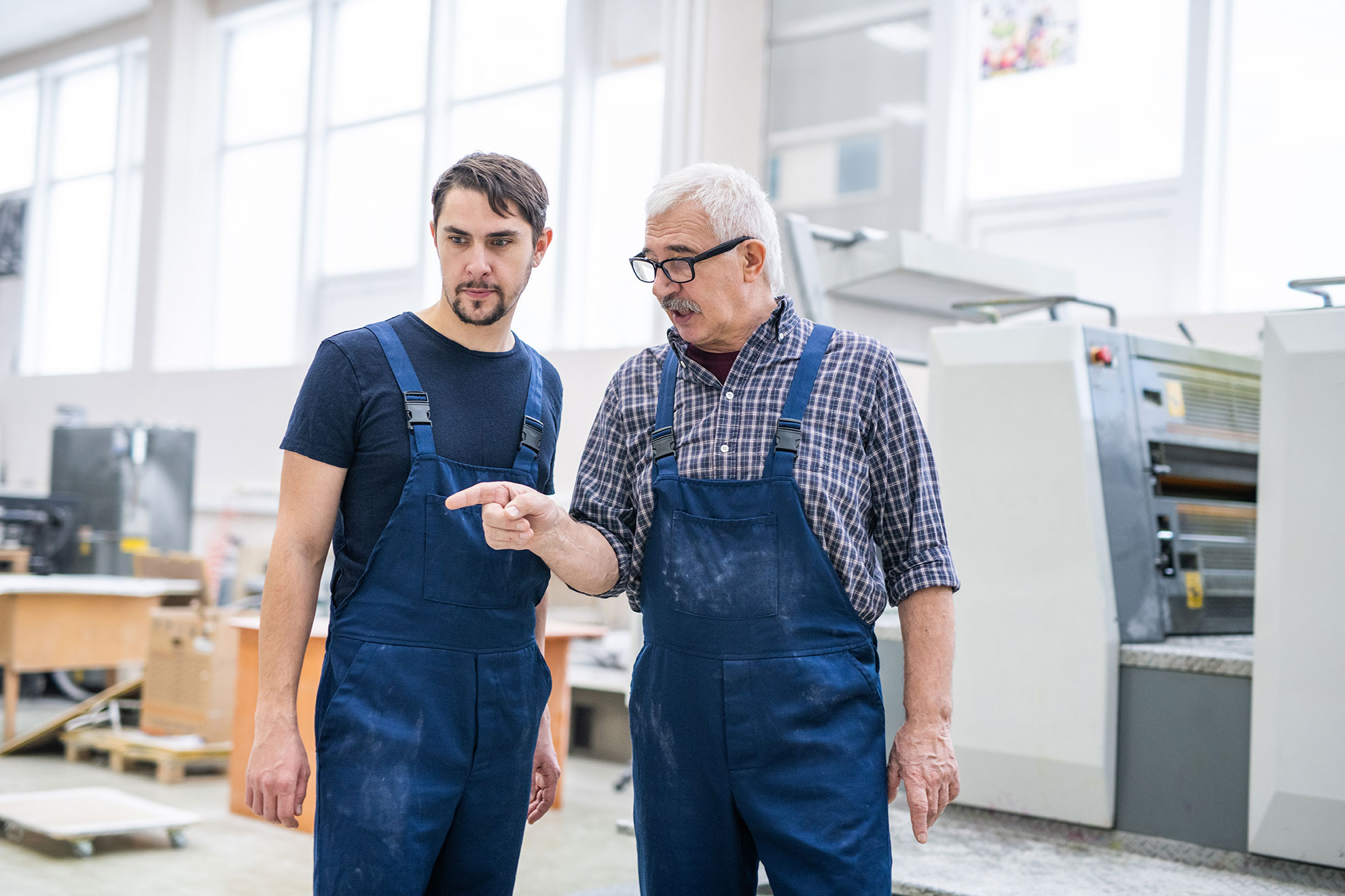 Szef wyznacza zadania, ilustracja do artykułu wyjaśniającego znaczenia angielskiego skrótowca ASAP