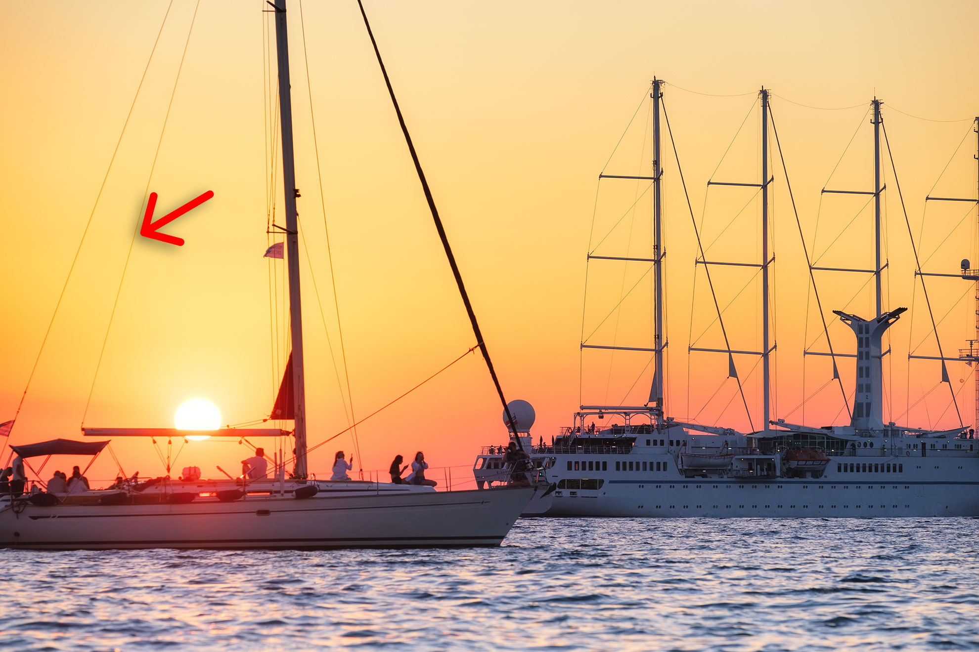 jachty, ilustracja do artykułu z zaznaczoną topenantą