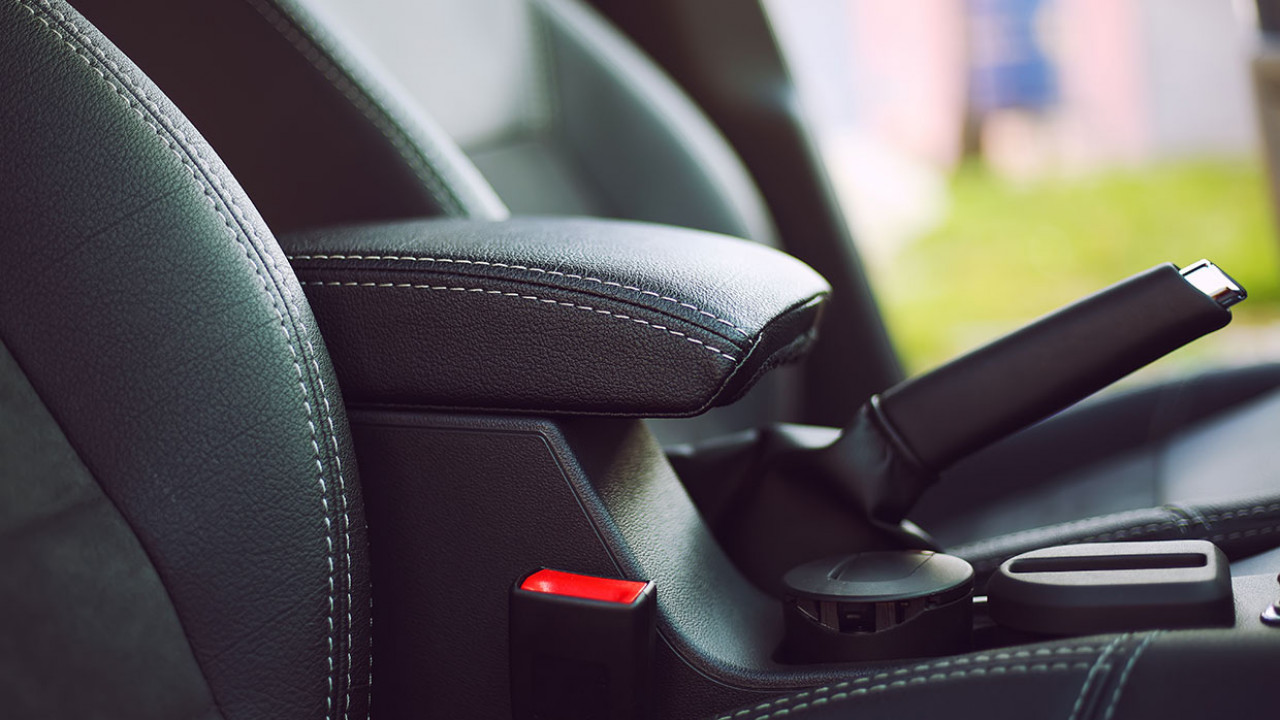 Hamulec postojowy, ilustracja do artykułu o auto hold