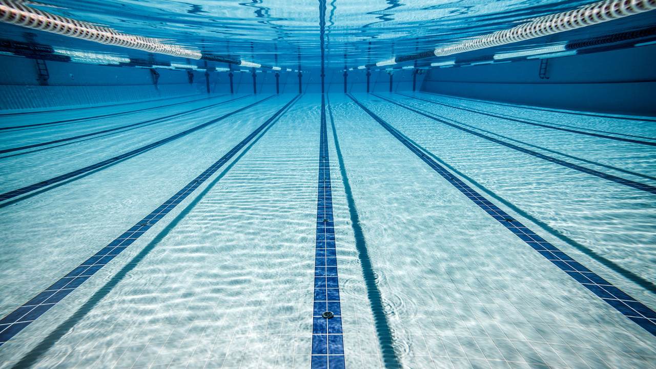 Pływalnia, ilustracja do artykułu: co zabrać na basen