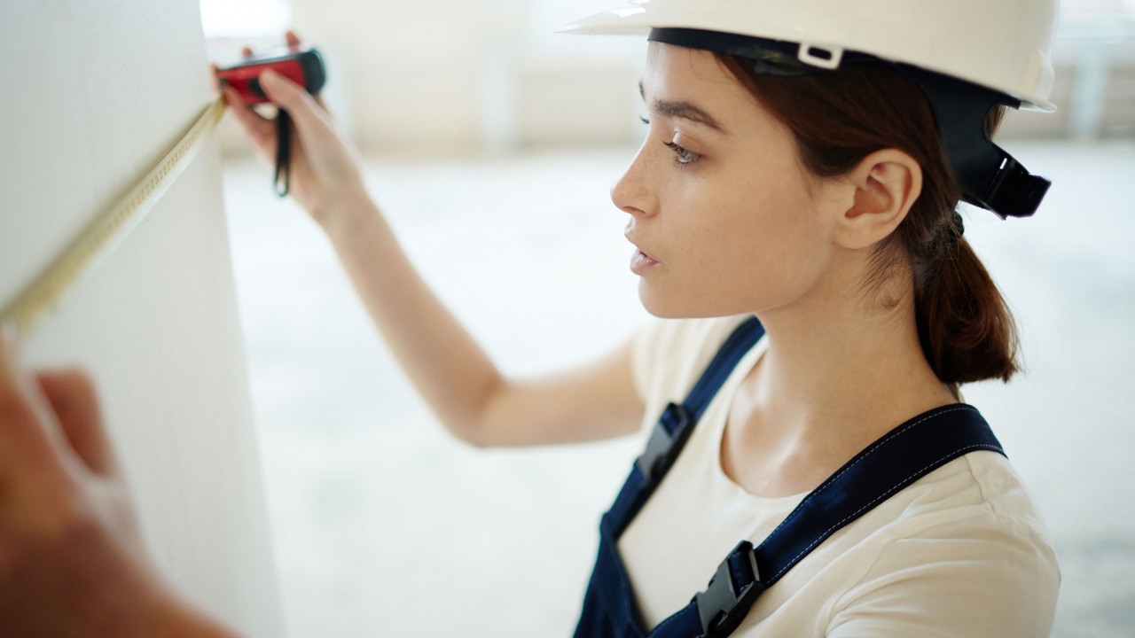 Mierząca kobieta, ilustracja do artykułu