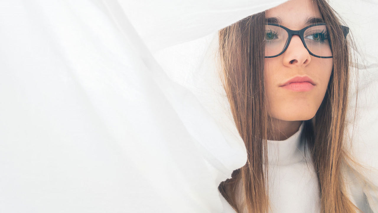 Ignorancka mina, ilustracja do artykułu wyjaśniającego znaczenie akronimu IMAO