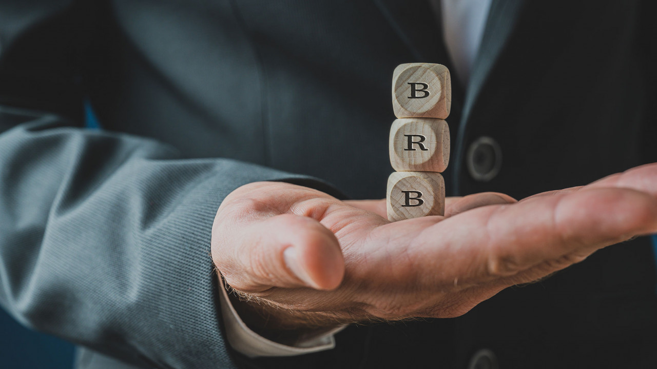 Ilustracja do artykułu wyjaśniającego znaczenia akronimu BRB