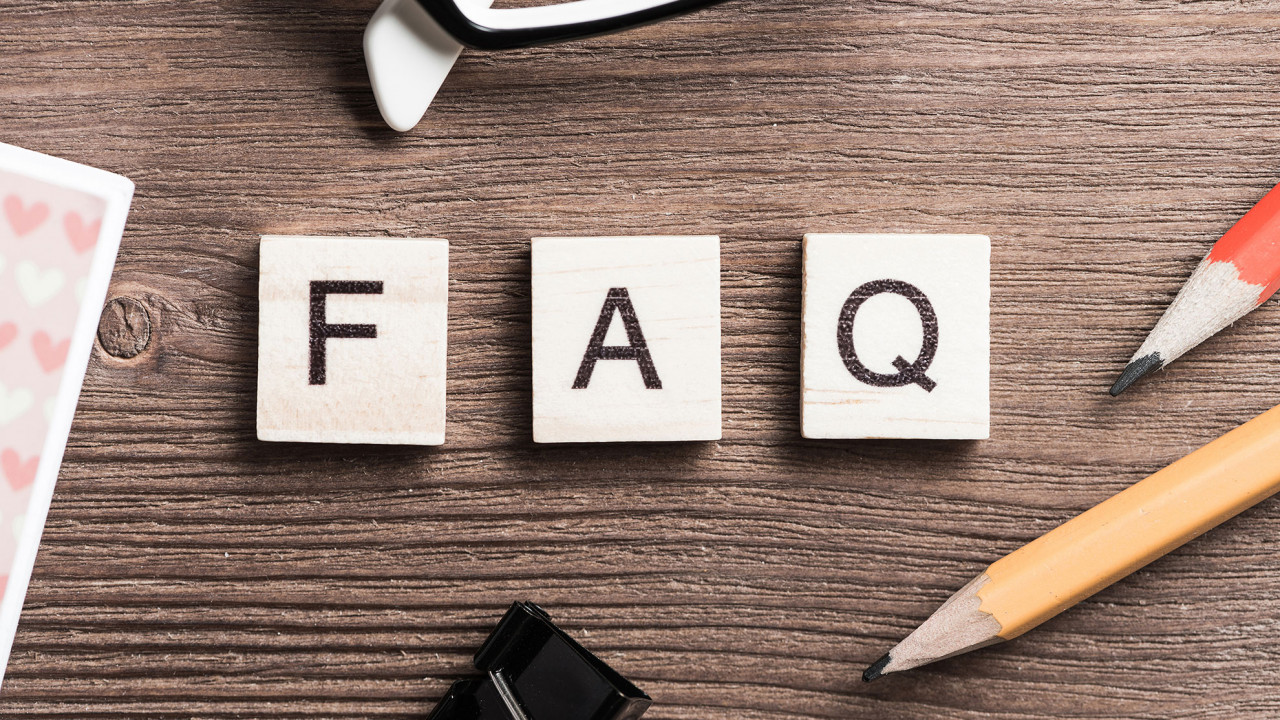 FAQ, ilustracja do artykułu wyjaśniającego znaczenie akronimu FAQ