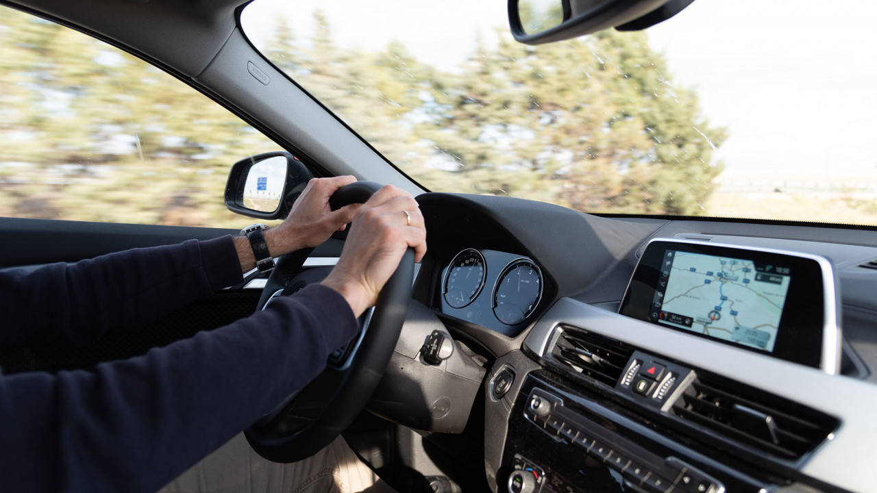 Wnętrze samochodu, ilustracja do artykułu