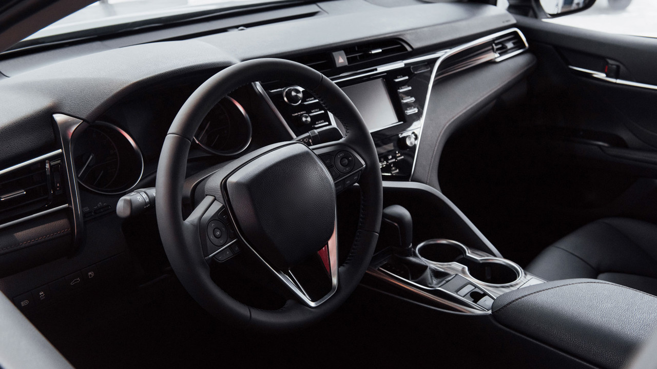 Wnętrze samochodu, ilustracja do artykułu