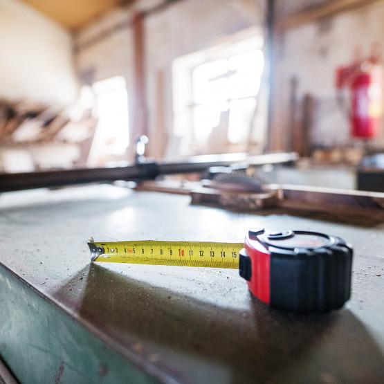 Miarka do mierzenia, ilustracja do artykułu o wymiarach tablic rejestracyjnych