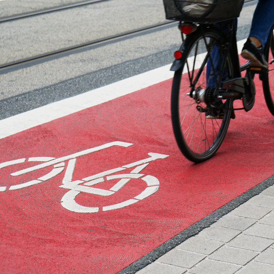 Ścieżka rowerowa, ilustracja do artykułu o pierwszeństwie na przejazdach rowerowych