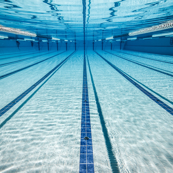 Pływalnia, ilustracja do artykułu: co zabrać na basen