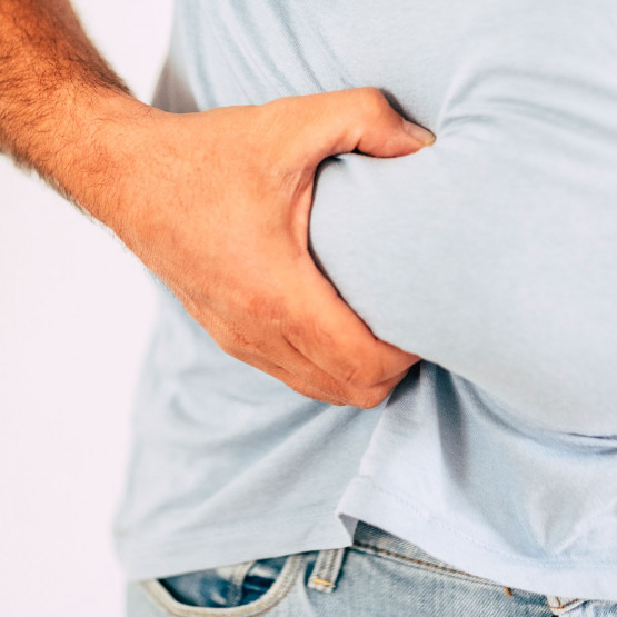 Gruby męski brzuch, ilustracja do artykułu wyjaśniającego slangowe pojęcie ulaniec