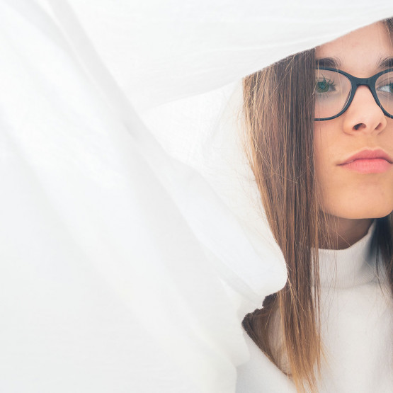 Ignorancka mina, ilustracja do artykułu wyjaśniającego znaczenie akronimu IMAO