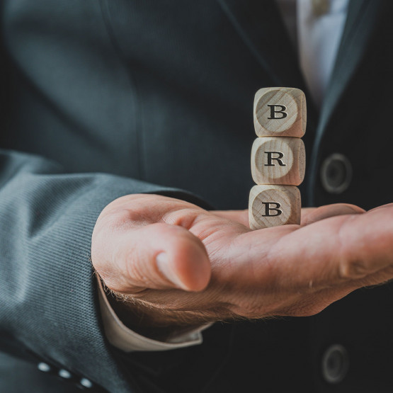 Ilustracja do artykułu wyjaśniającego znaczenia akronimu BRB